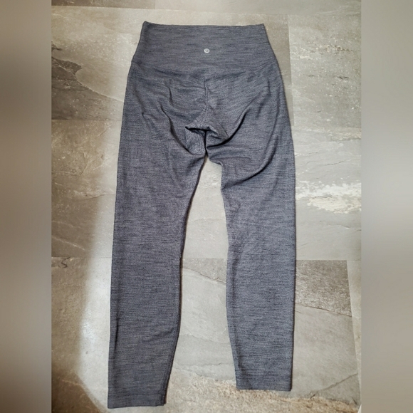 Lululemon Align Pant II 24". High Rise. Nulu. Grey Patterns. Crop. Size 6. - Picture 6 of 12